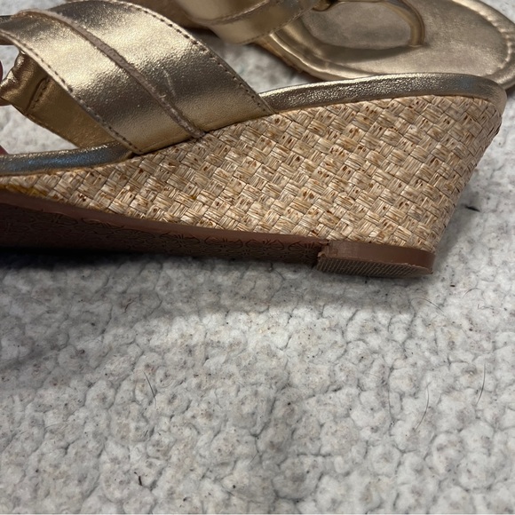 Lilly Pulitzer Women's McKim Wedge Sandal Gold Metallic 2” Wedge Heel - Picture 9 of 10